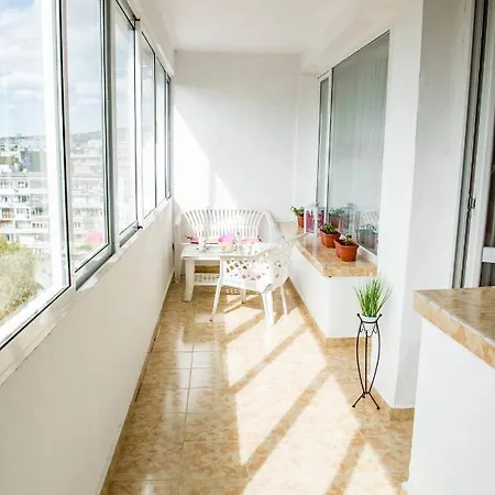Perfectly Located Kid Friendly Lejlighed Varna