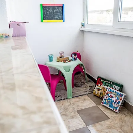 Perfectly Located Kid Friendly Lejlighed